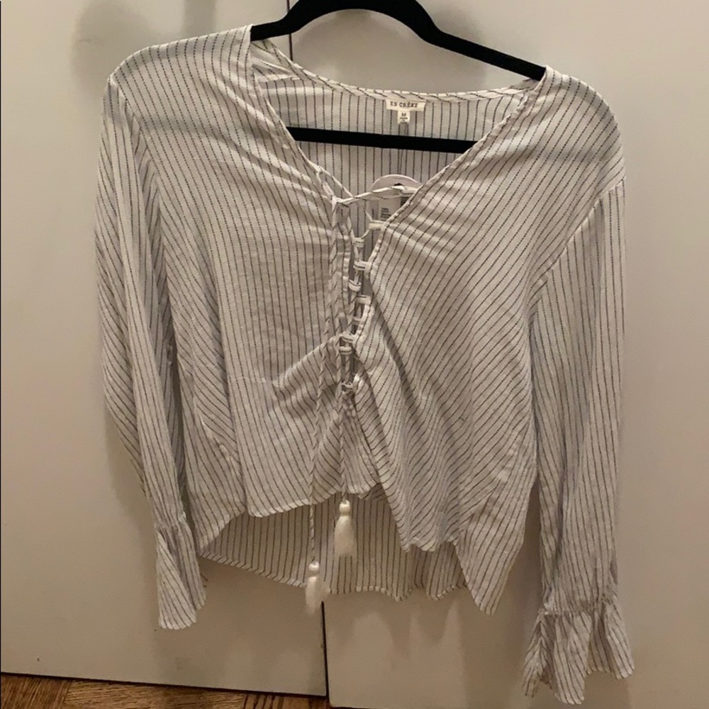 En creme stripped blouse